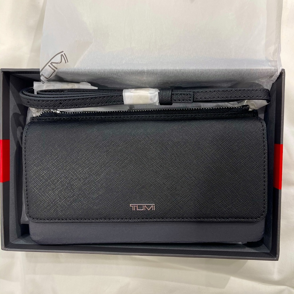Tumi Belden Leather Wallet Crossbody
